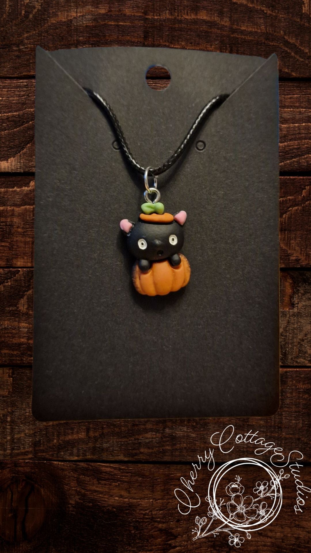 Pumpkin Cat Surprise - Halloween Necklace