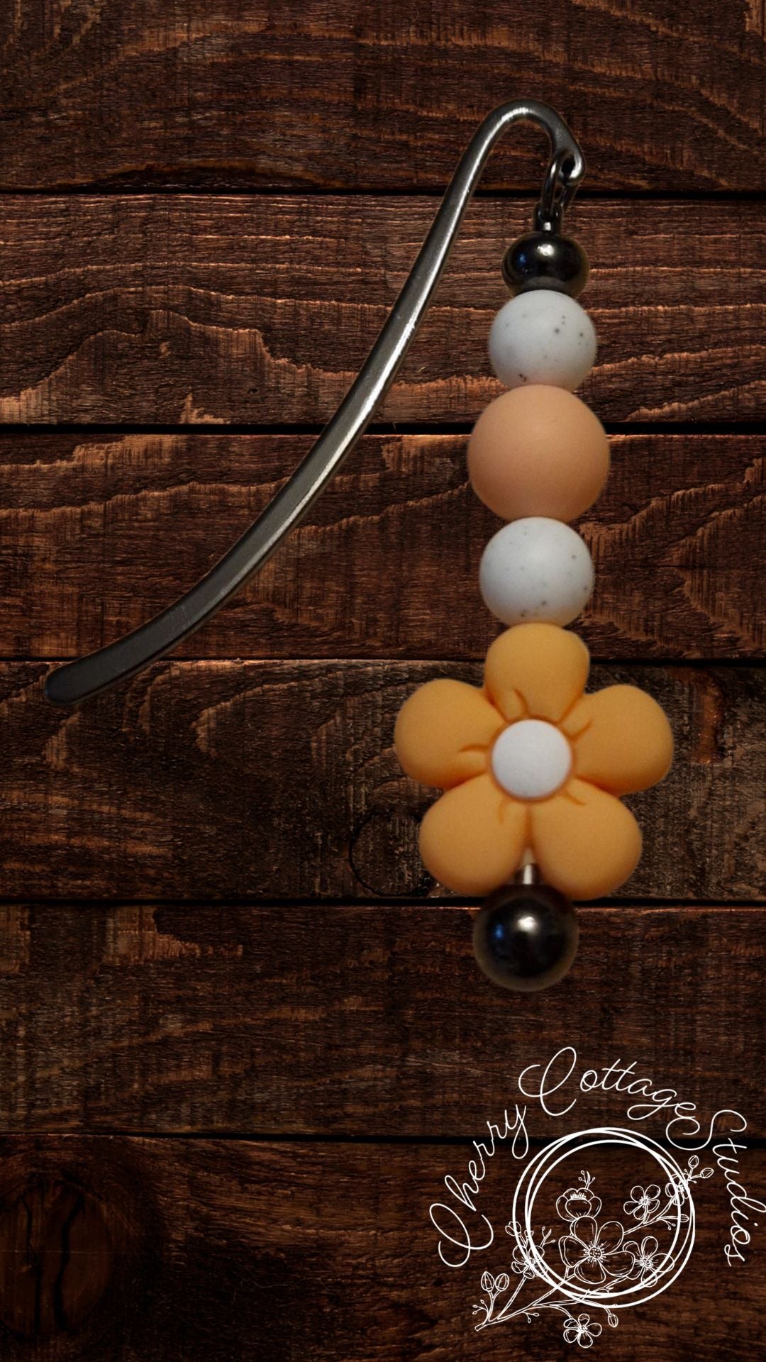 Tangerine Daisy - Metal Beaded Bookmark